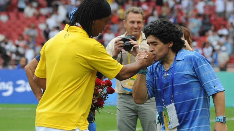 Ronaldinho quedará libre en breve y crece la ilusión de Gimnasia