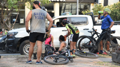 Violento robo a una ciclista en el microcentro