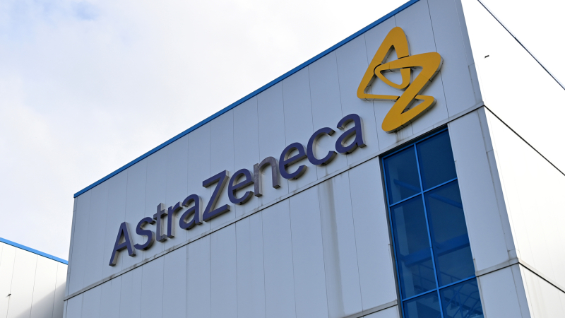 AstraZeneca suspende los ensayos de su vacuna contra el Covid-19