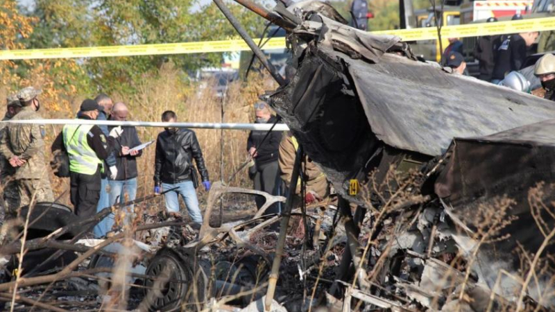 Suben a 26 los muertos del avión militar que se estrelló en Ucrania: analizan si hubo falla en el motor  
