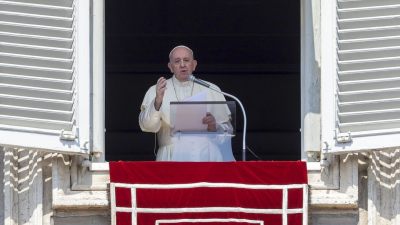 Francisco pidió rezar por los refugiados que “están obligados a huir como le ocurrió a Jesús y a su familia”