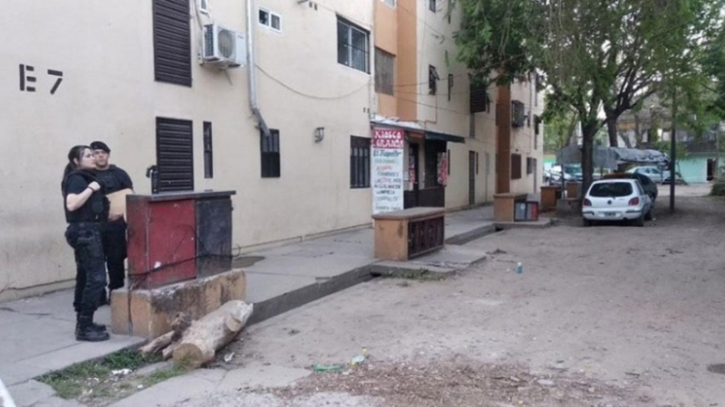 Rosario: un adolescente fue acribillado de 30 balazos