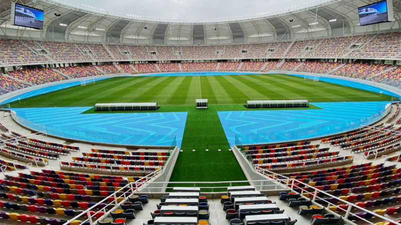 El estadio de Santiago, cuestionado por el costo y rodeado de miserias