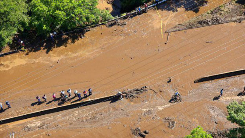 Al menos seis muertos y más de 30 desaparecidos por un alud en El Salvador