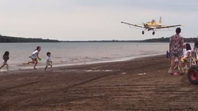 Avión fumigador realizó vuelos rasantes sobre personas en una playa