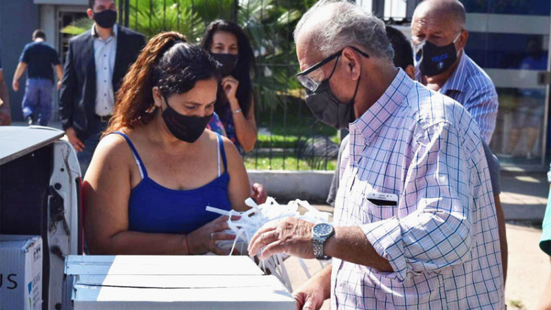Fuerte campaña para frenar el brote de Covid-19 en los barrios y el centro