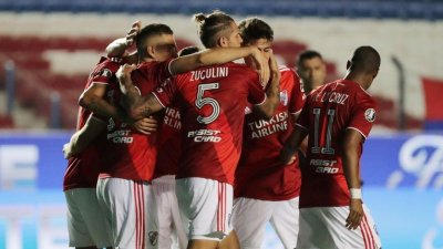 Fiesta de goles y clasificación a semis para River en Uruguay