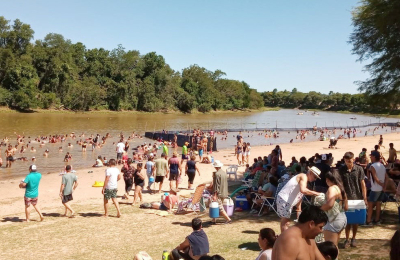 Cientos de turistas eligen Bermejito para descansar