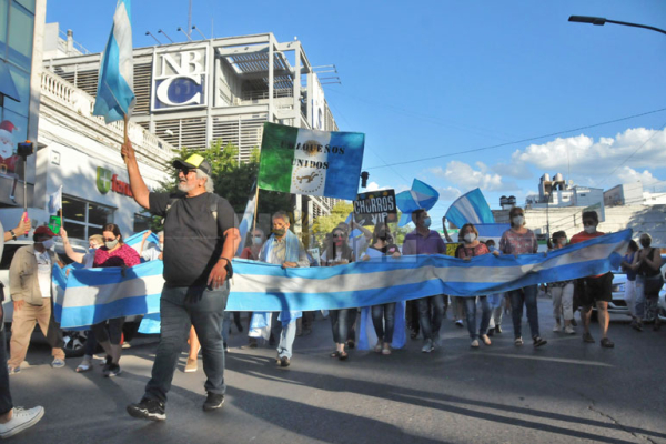 Resistencia marchó en repudio al escándalo por el vacunatorio VIP