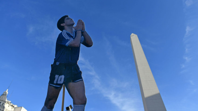 Una multitud se concentró en el Obelisco para pedir justicia por Maradona