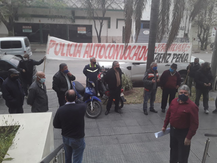 POLICIAS AUTOCONVOCADOS.JPG