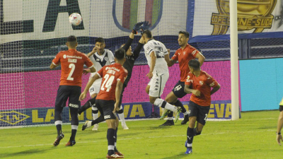 Vélez se quedó con el duelo de punteros