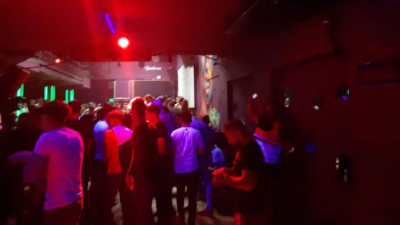 Buenos Aires: desbarataron una fiesta clandestina con más de 200 personas en un bar