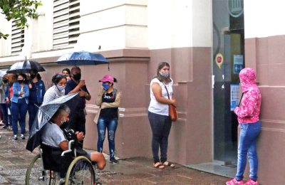 Comenzó a regir el cobro por extracciones en cajeros
