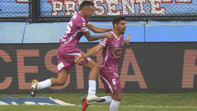 Arsenal cuidó la ventaja frente a Racing que apeló al empuje