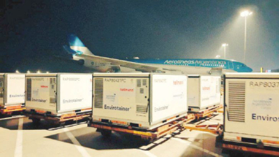 Partió un vuelo en busca de dosis de la vacuna Sinopharm