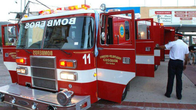 Alumnos donaron la plata de la fiesta de egresados a los bomberos