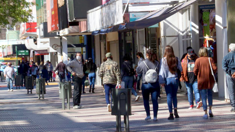 Los contagios con un “equilibrio alto” y leve baja de hospitalizaciones