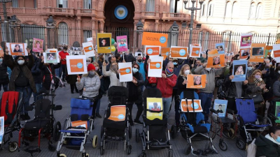 Padres piden al Gobierno por la vacuna Pfizer para chicos con comorbilidades