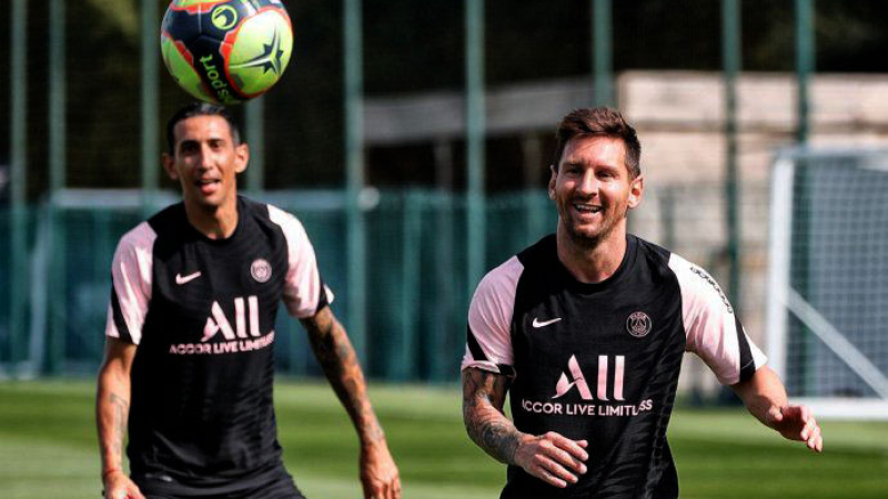 Messi montó un show de gambetas y goles en la práctica del PSG