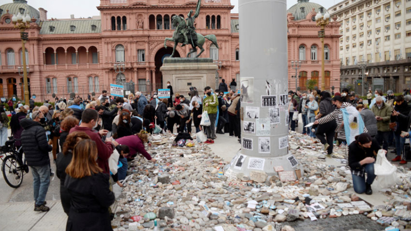 Marcha por las víctimas del Covid con respaldo de dirigentes opositores