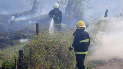 El fuego continúa siendo una amenaza también en la zona urbana