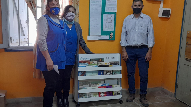 Bunge donó bibliotecas para distintos establecimientos educativos en conjunto con la Fundación Leer