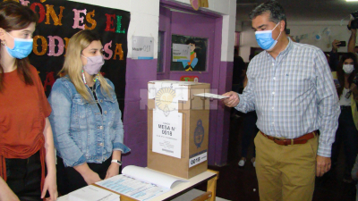 Capitanich votó y dijo que se espera un 70 por ciento de concurrencia