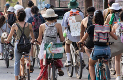 Los reclamos locales por políticas ambientales se unen en un puentazo