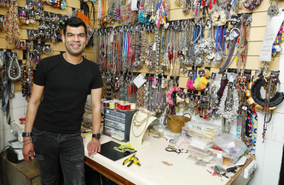 Aldo Sotomayor, de artesano de feria a distinguido diseñador de accesorios de moda en Palermo Soho