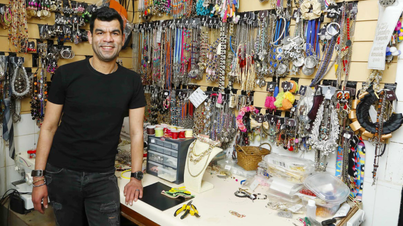Aldo Sotomayor, de artesano de feria a distinguido diseñador de accesorios de moda en Palermo Soho
