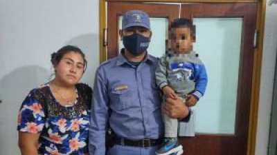 Salvó a un niño que se había atragantado con una salchicha