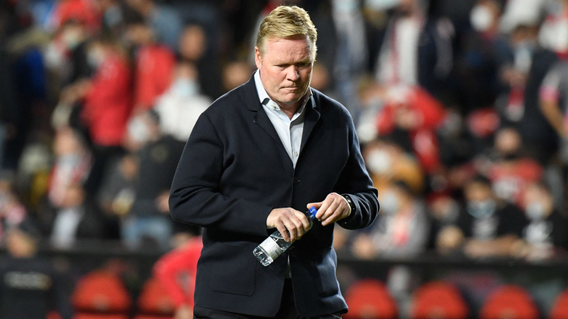 La dirigencia del Barcelona destituyó al DT Ronald Koeman