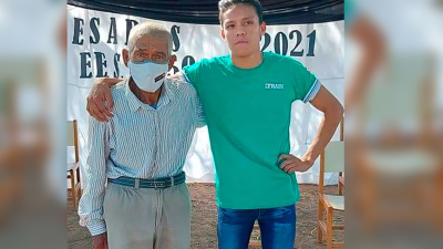 Efraín, el joven que emocionó a todos, terminó la secundaria