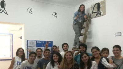 Denuncian que borraron los pañuelos de las Madres y Abuelas en un centro de estudiantes