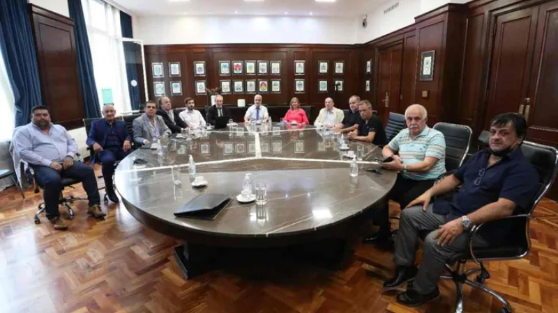 Acuerdo entre Gobierno y panaderos: el kilo de pan tendrá un tope de $270