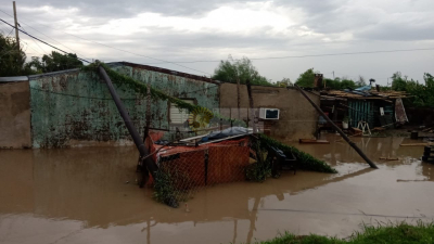 La tormenta provocó voladuras de techos y varias familias quedaron bajo agua en Barranqueras