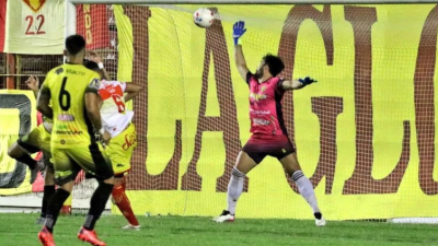 Sarmiento, sin triunfo y sin punta