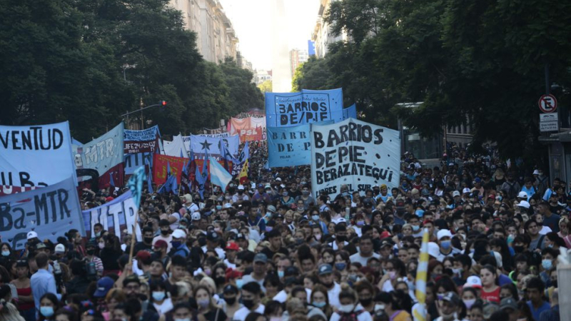 Día del trabajador: los movimientos sociales que respaldan al presidente copan en centro porteño