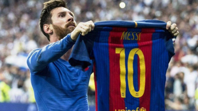 Un fanático compró la camiseta con la que Messi convirtió su gol 500