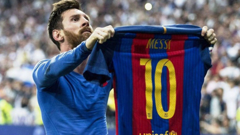 Un fanático compró la camiseta con la que Messi convirtió su gol 500