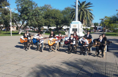 Desde Quitilipi alumnos y alumnas interpretan el Himno Nacional Argentino