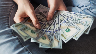 El dólar se vuelve un refugio en Argentina, pero pocos pueden acceder a él