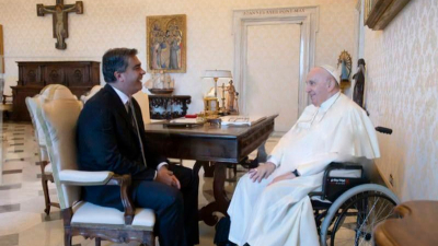 Capitanich visitó al Papa Francisco: "Es un líder espiritual que promueve la cultura del encuentro y la paz"