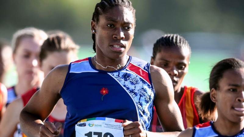 Semenya se ofreció a mostrar su intimidad a dirigentes del atletismo para demostrar que era mujer