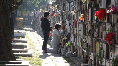 Misa por los papás en el cementerio municipal