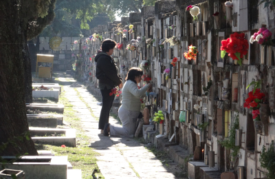 Misa por los papás en el cementerio municipal
