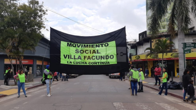 Caos en el microcentro por protestas sociales en el primer día hábil de la semana