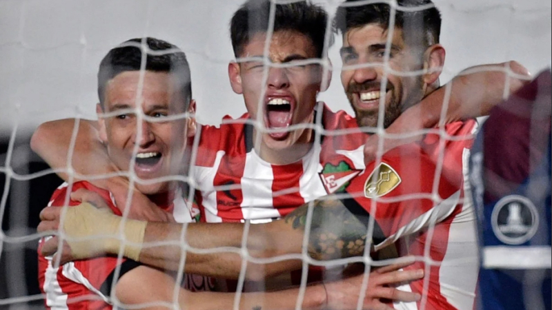 Estudiantes goleó 3-0 a Fortaleza y se clasificó a los cuartos de final de la Copa Libertadores