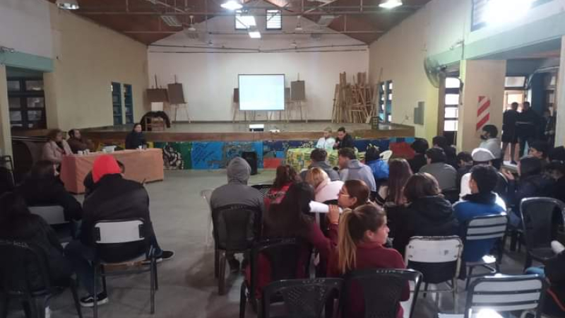 Exitosas jornadas filosóficas de estudiantes de secundaria en La Leonesa y Las Palmas